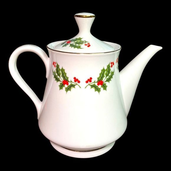 KASHIMA Christmas Holly Porcelain Tea / Coffee Pot with Lid 6” tall - Picture 1 of 8